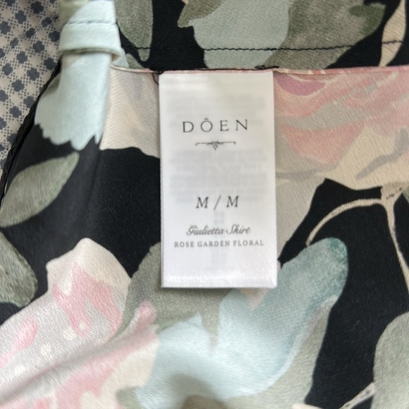 NWT Dôen Giulietta Skirt in Rose Garden Floral - Picture 9 of 9